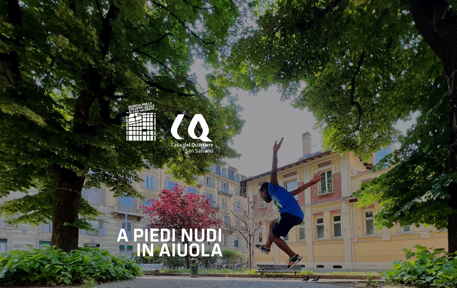 A piedi nudi in aiuola